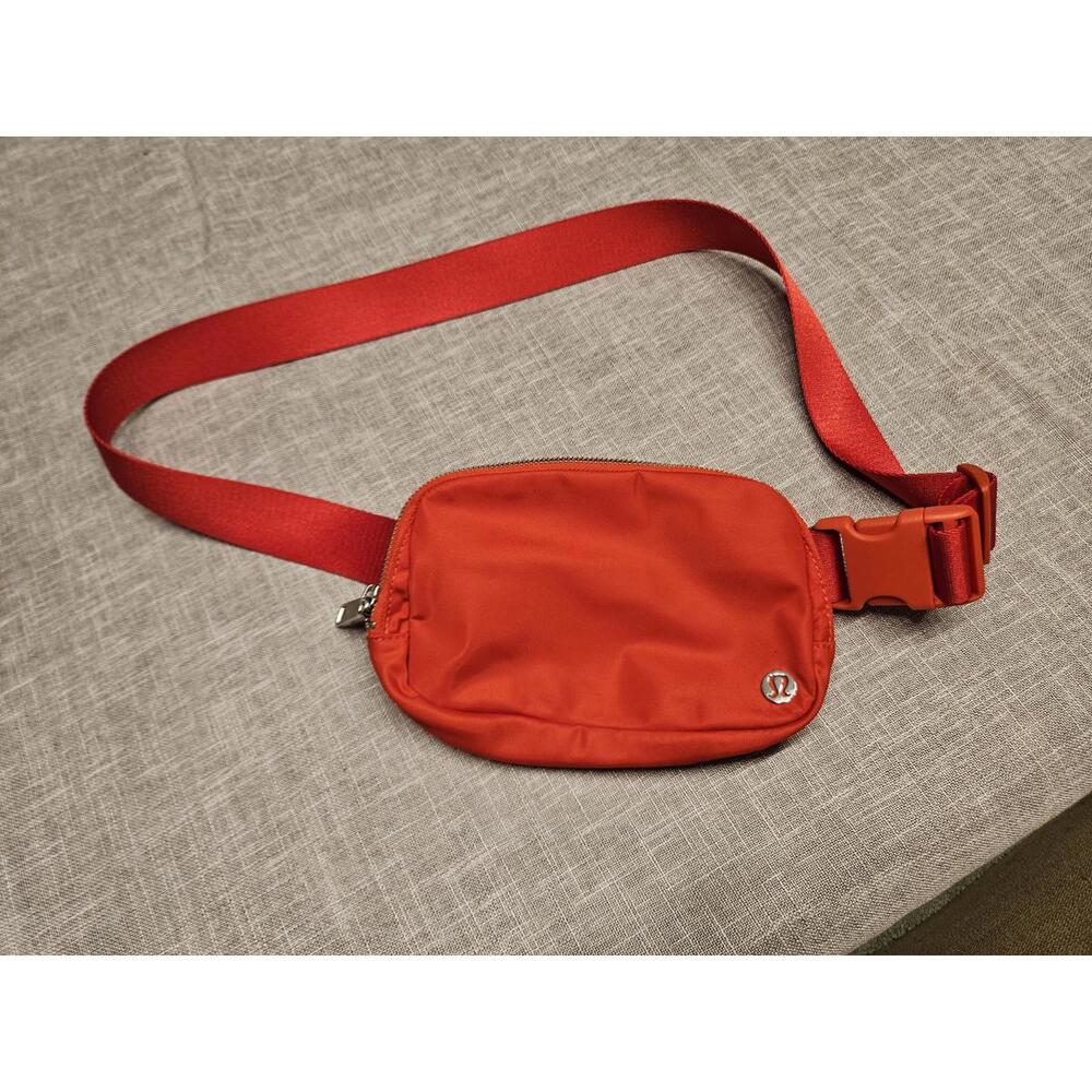 Lululemon Everywhere Belt Bag